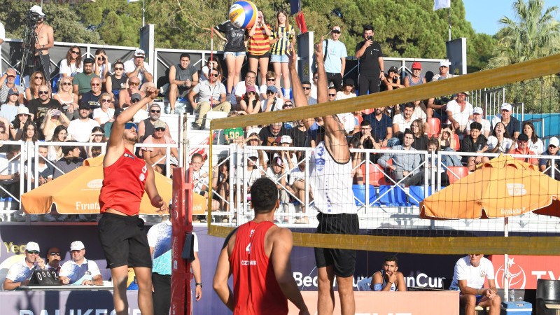Balıkesir, plaj voleybolunun göz bebeği oluyor