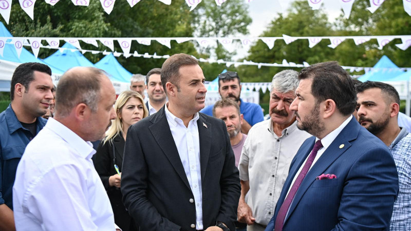 Büyükşehir, esnafın yanında